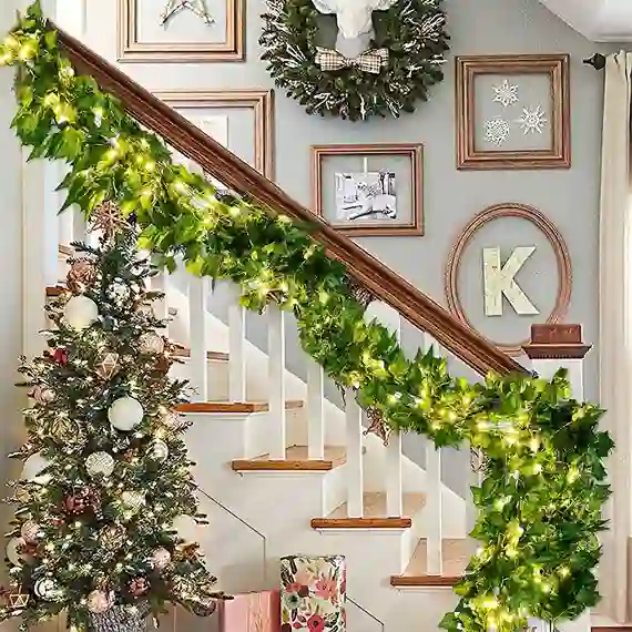 Best Interior Home Spaces For Christmas, Interior Home Spaces For Christmas, Interior Home Spaces, Christmas, Home Spaces For Christmas, Staircase