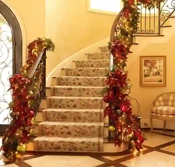 Best Interior Home Spaces For Christmas, Interior Home Spaces For Christmas, Interior Home Spaces, Christmas, Home Spaces For Christmas, Staircase